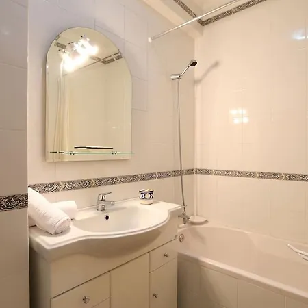 Apartament Aleluia's *